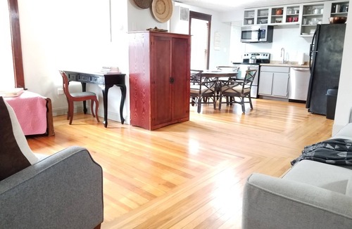 Manchester Apartment | Downtown ~ 2nd Floor 1 Bedroom -1 Bath