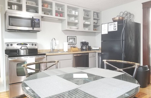 Manchester Apartment | Downtown ~ 2nd Floor 1 Bedroom -1 Bath