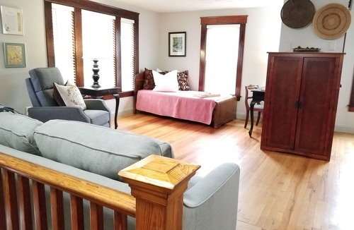 Manchester Apartment | Downtown ~ 2nd Floor 1 Bedroom -1 Bath