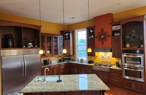 Paducah Condo | DOWNTOWN 2ND FLOOR LUXURIOUS CONDO 3 BLOCKS OFF BROADWAY IN A QUIET NEIGHBORHOOD