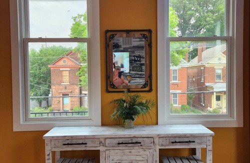 Paducah Condo | DOWNTOWN 2ND FLOOR LUXURIOUS CONDO 3 BLOCKS OFF BROADWAY IN A QUIET NEIGHBORHOOD