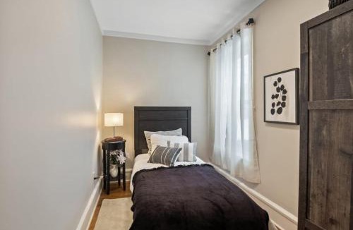 Westside Apartment | Downtown 3BR Apartment, Walk to SU, Burnet Park & Erie Canal