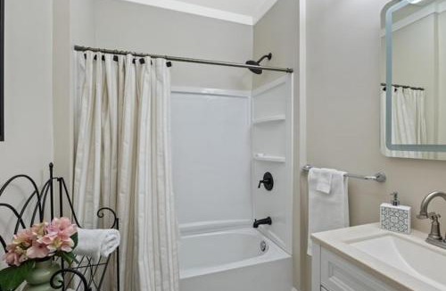Westside Apartment | Downtown 3BR Apartment, Walk to SU, Burnet Park & Erie Canal