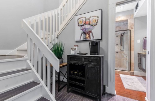 Peak's Suburban Addition House | Downtown 4 Bed with Pool and Spa! Near It All!