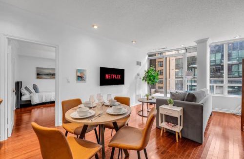 Toronto Entertainment District Apartment | Downtown 5 bed Sleeps 11 unit Near Rogers MTCC Union Lakefront