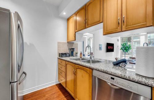 Toronto Entertainment District Apartment | Downtown 5 bed Sleeps 11 unit Near Rogers MTCC Union Lakefront