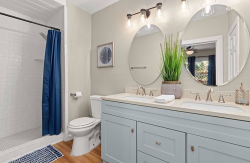 Downtown San Antonio House | Downtown 5bdrm w/Pool & Huge Outdoor Space