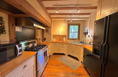 Eureka Springs Historic District House | Downtown 66 Center Main House Free Park 3Bed+3Bath