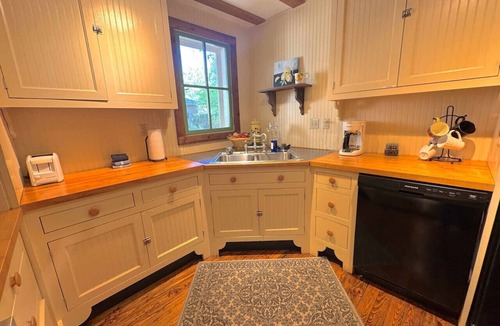 Eureka Springs Historic District House | Downtown 66 Center Main House Free Park 3Bed+3Bath