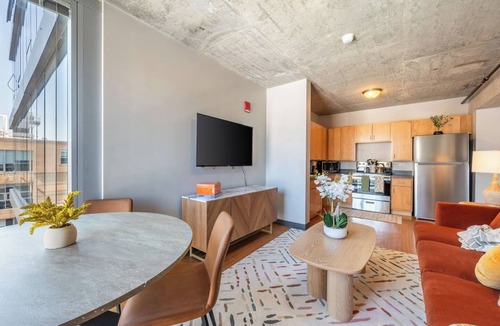 The Loop Condo | Downtown 9bd - Sleep 18 - (4 units, same floor)