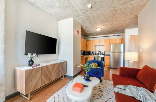 The Loop Condo | Downtown 9bd - Sleep 18 - (4 units, same floor)