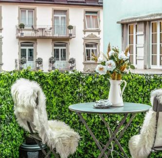 Center Apartment | Downtown AC Private Balcony