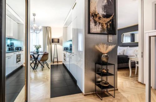 Center Apartment | Downtown AC Private Balcony
