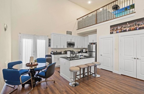 McKinney House | Downtown Access Fenced Yard Sleeps 10