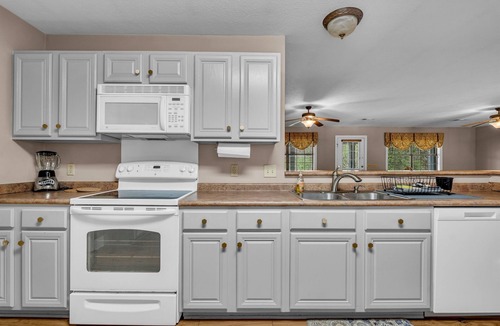 Pheba House | Downtown Access | Stylish | Family Space