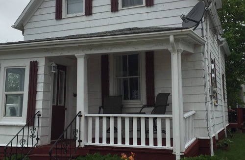 Summerside House | Downtown across from the beach