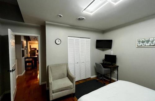 Downtown Albany Apartment | Downtown Albany 1 Bed with Workstation on Maiden Lane