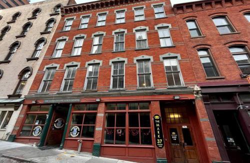 Downtown Albany Apartment | Downtown Albany 2 Bedroom Workstation at The Mark