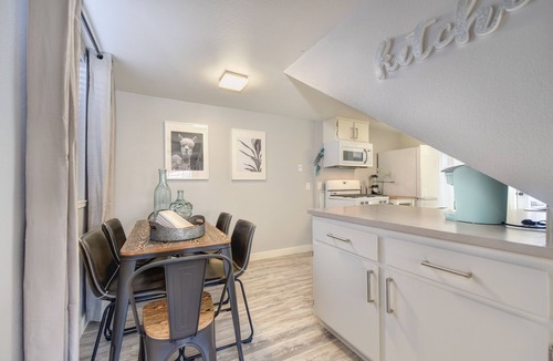 Central Sacramento House | Downtown ALHAMBRA HOUSE Walk to ALL J Street & Midtown Back Yard Grill Parking