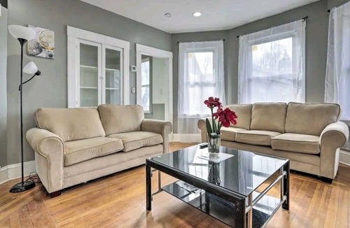 Center House | Downtown and secluded