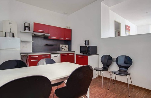 Saint-Jean-de-Luz City Center Apartment | Downtown Apartment Near Beach - Modern Decor, Family-Friendly