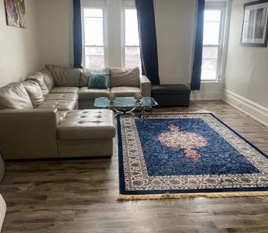 Bowmanville Apartment | Downtown Apartment 6-7 people