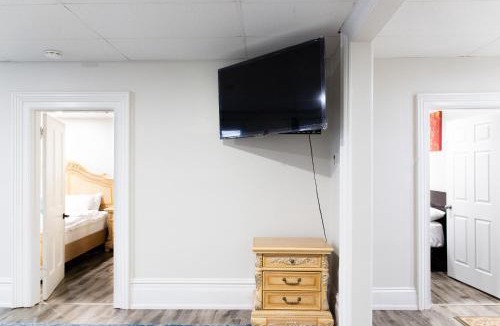 Bowmanville Apartment | Downtown Apartment 6-7 people