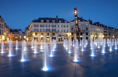 Chartres Apartment | Downtown apartment - Drouaise - mezzanine - sleeps 4