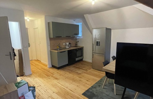 Questembert Apartment | Downtown apartment