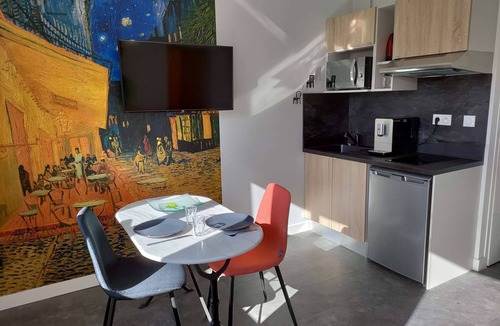 Laval Apartment | Downtown apartment | LAVALOC