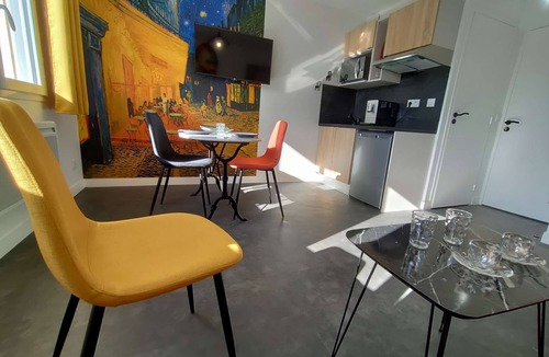 Laval Apartment | Downtown apartment | LAVALOC