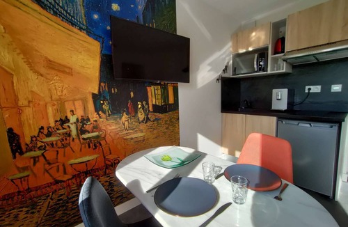 Laval Apartment | Downtown apartment | LAVALOC