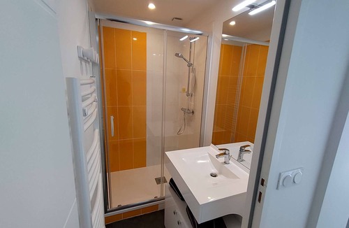 Laval Apartment | Downtown apartment | LAVALOC