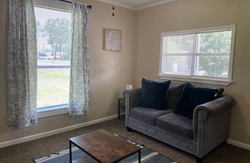 East of Broadway Apartment | Downtown apartment with free parking