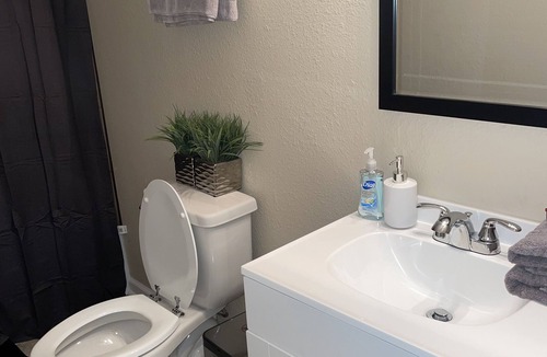 East of Broadway Apartment | Downtown apartment with free parking