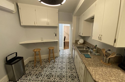 Woodland Apartment | Downtown apartment