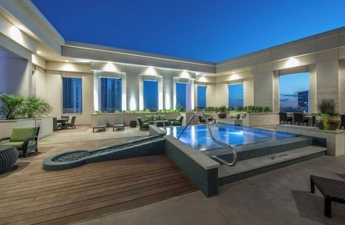 Oak Lawn Apartment | 🌟Downtown Apt near AAC- Resort-Style Pool- Rooftop Deck- Katy Trail Access🌟