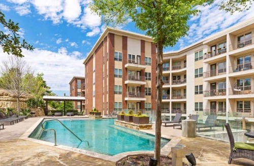 Oak Lawn Apartment | 🌟Downtown Apt near AAC- Resort-Style Pool- Rooftop Deck- Katy Trail Access🌟