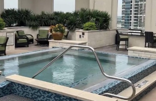 Oak Lawn Apartment | 🌟Downtown Apt near AAC- Resort-Style Pool- Rooftop Deck- Katy Trail Access🌟