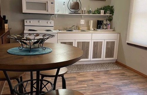 Guthrie Apartment | Downtown Apt. Wi-FI. Pets OK!