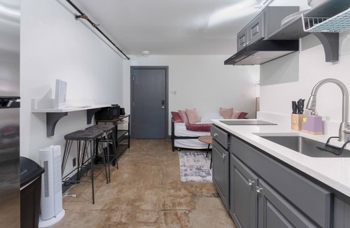 Central City Apartment | Downtown+Art+Music+Cozy Vibes+Min2Beach+Walkable