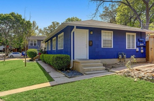 Westfield House | Downtown ATX! Deep Eddy Bungalow Beach and near UT