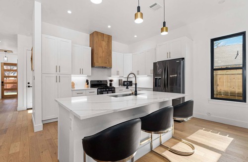 Govalle House | Downtown ATX - Dual-Home Retreat with 2 Pools