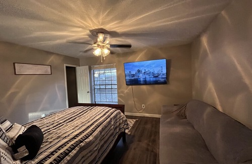 East Riverside - Oltorf Apartment | Downtown Austin Apt- 5 mins from 6th street