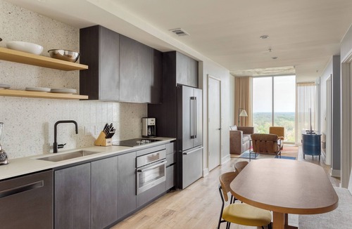 Rainey Street Historic District Condo | Downtown Austin Condo | 1BR + Sleep Sofa | Natiivo