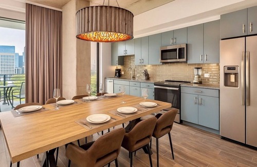 Civic District Condo | Downtown Austin Getaway - Luxury 3BR Suite w/Rooftop Pool & Views - Near 6th St