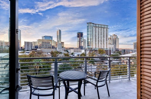 Civic District Condo | Downtown Austin Getaway - Luxury 3BR Suite w/Rooftop Pool & Views - Near 6th St