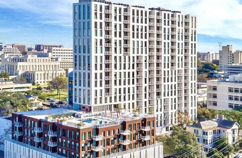 Civic District Condo | Downtown Austin - Large 2BR Pres. - Rooftop Pool - Walk To 6th St.
