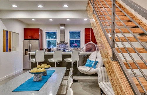 Holly House | Downtown Austin Luxury House with Hot Tub + Golf Green + Fire Pit +Patio Misters