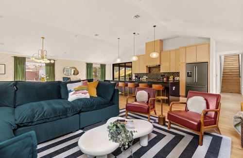 Swede Hill House | Downtown Austin Luxury Stay ★ Hot Tub Fire Pit Minigolf